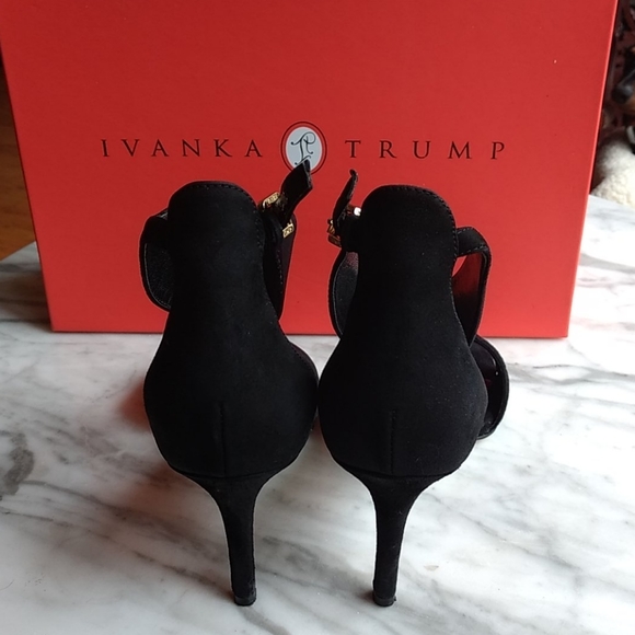 Selling for a friend size 9 suede pumps! - Picture 3 of 6